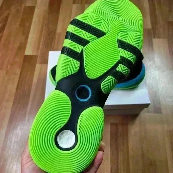 💰HUGE CLEARANCE SALE 💰 Adidas Trae Young 2 Boost Mens Basketball Shoes Size 8 - Picture 5 of 12